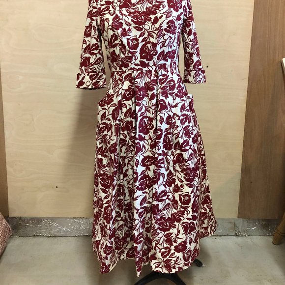 Women's Red and White Dress With Pockets - Picture 6 of 8